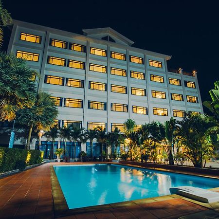 Sisombat Plaza Hotel Vang Vieng Exterior foto