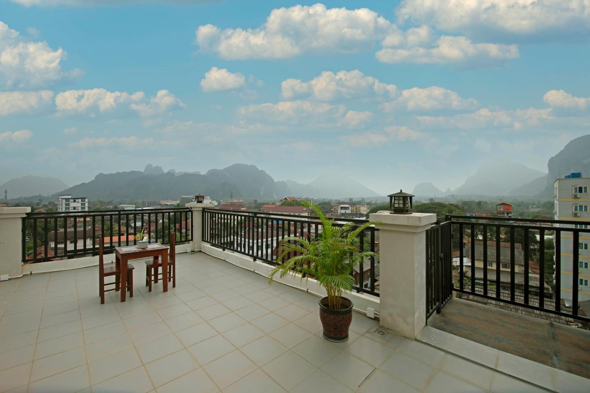 Sisombat Plaza Hotel Vang Vieng Exterior foto