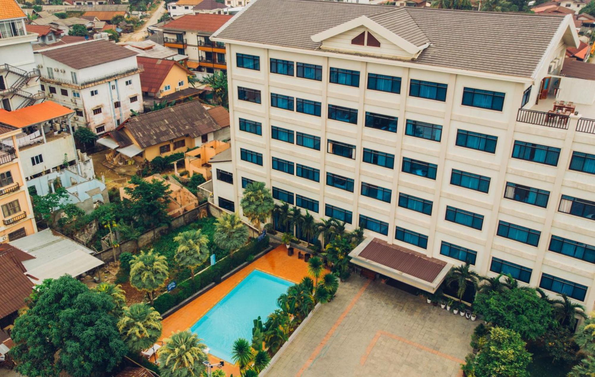 Sisombat Plaza Hotel Vang Vieng Exterior foto