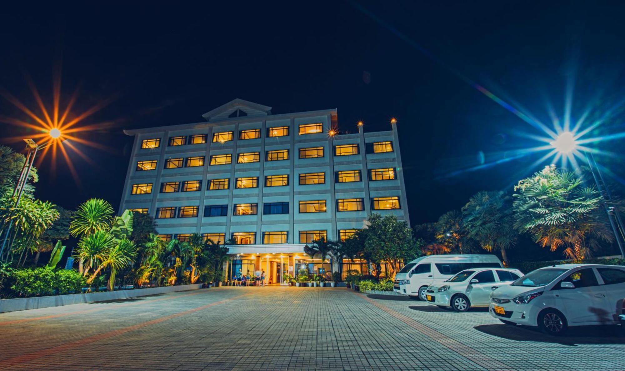 Sisombat Plaza Hotel Vang Vieng Exterior foto