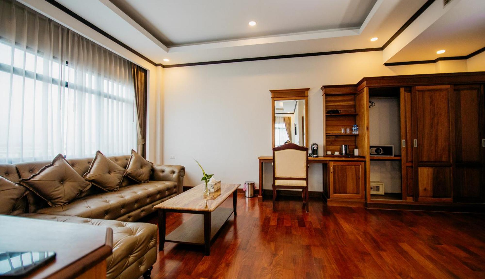 Sisombat Plaza Hotel Vang Vieng Exterior foto