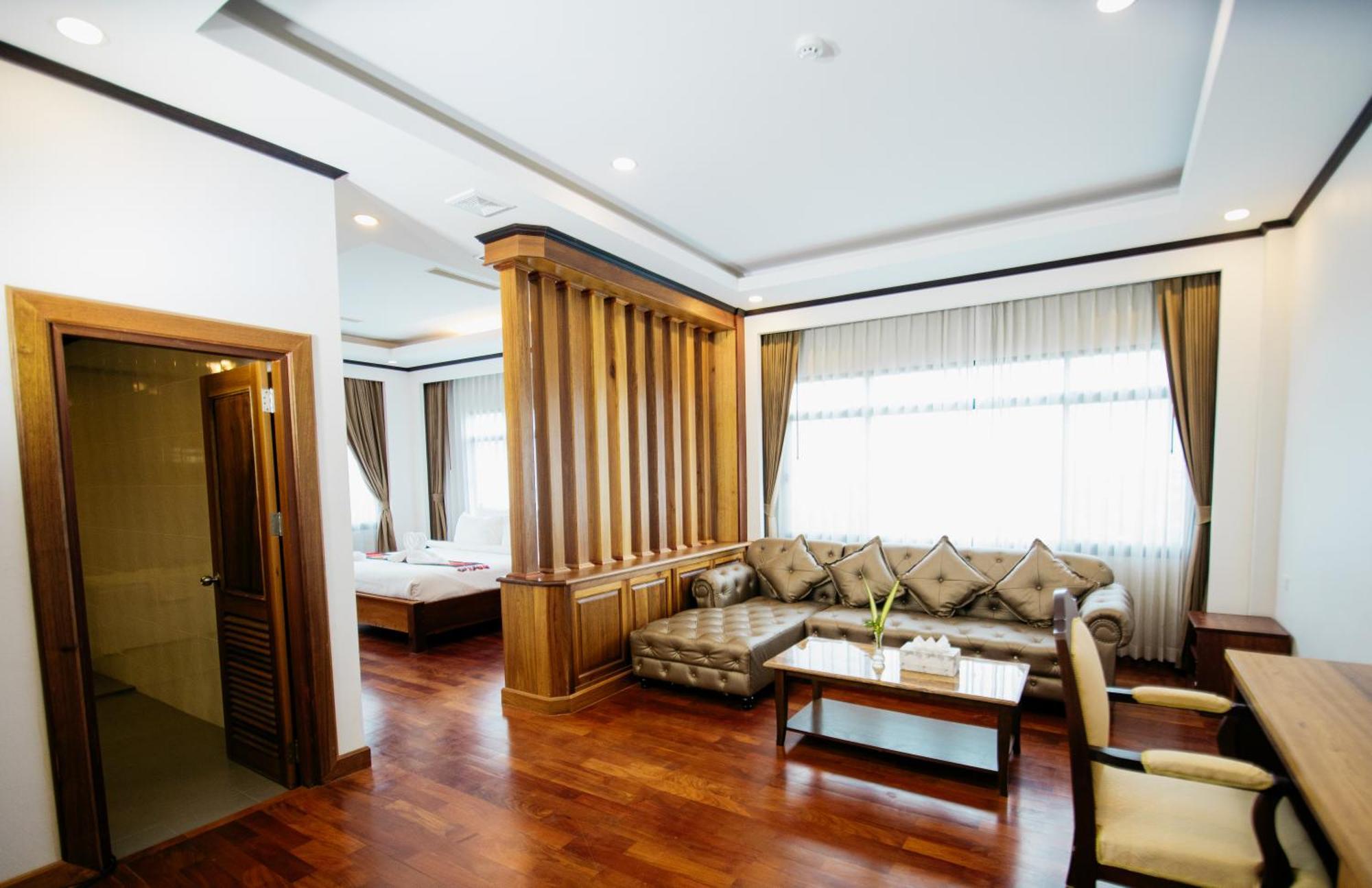 Sisombat Plaza Hotel Vang Vieng Exterior foto