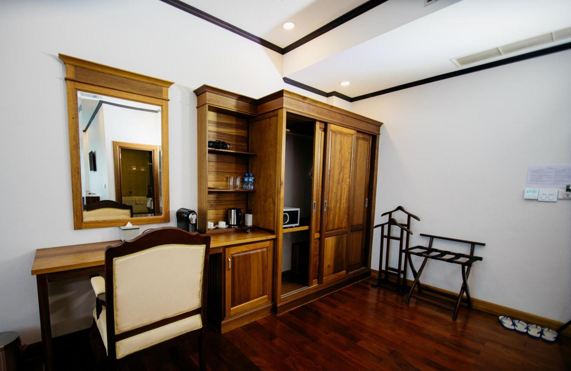 Sisombat Plaza Hotel Vang Vieng Exterior foto