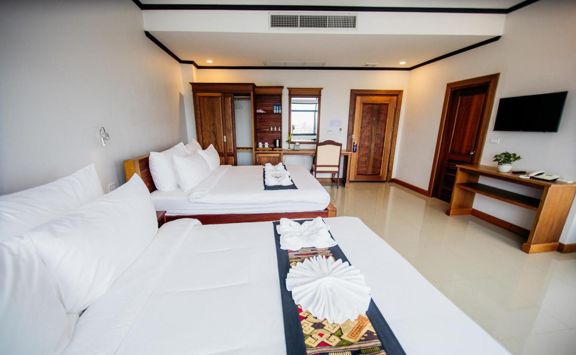Sisombat Plaza Hotel Vang Vieng Exterior foto