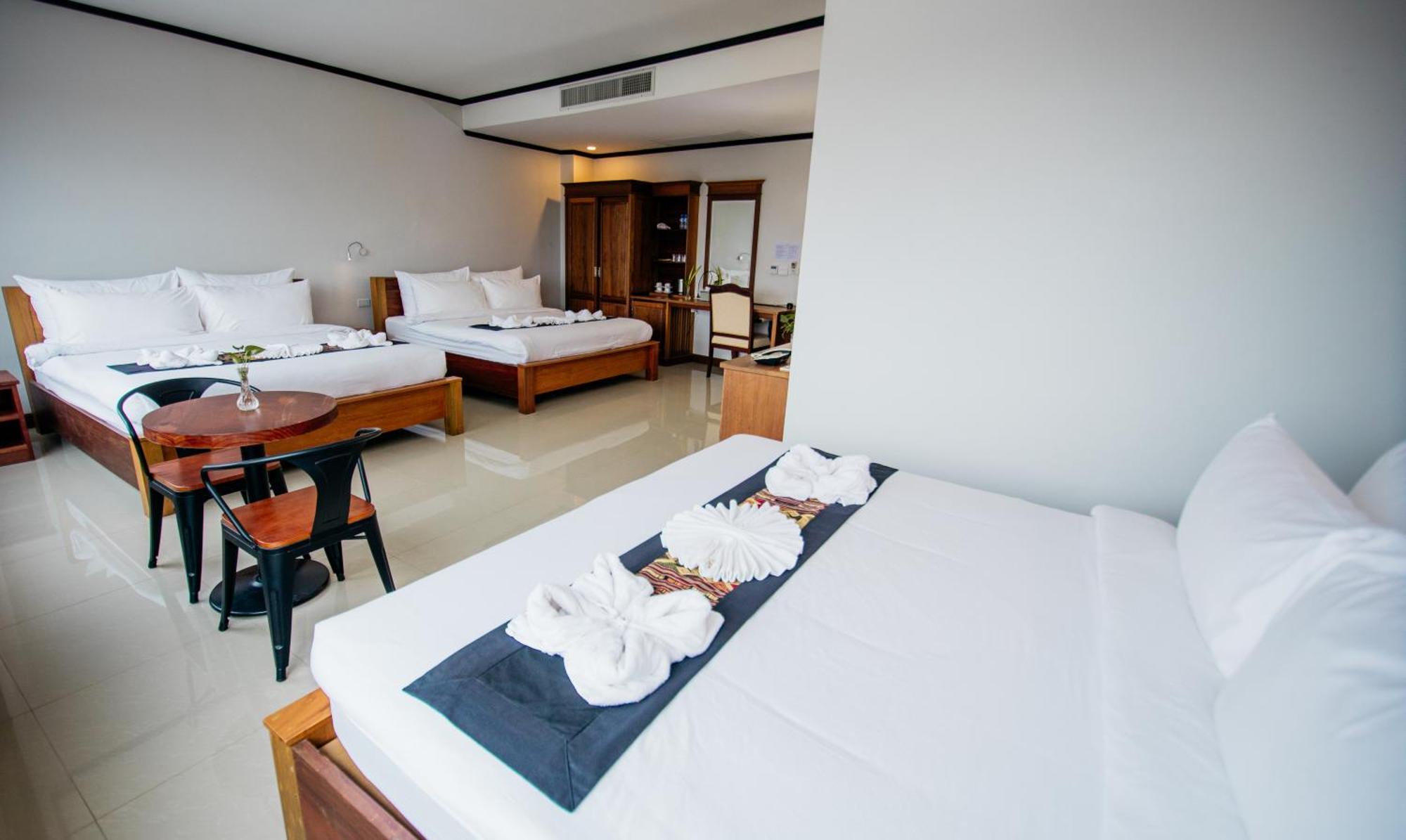 Sisombat Plaza Hotel Vang Vieng Exterior foto