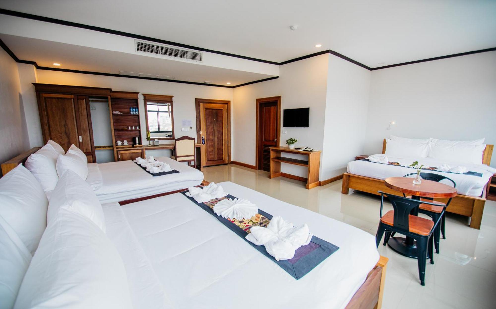 Sisombat Plaza Hotel Vang Vieng Exterior foto
