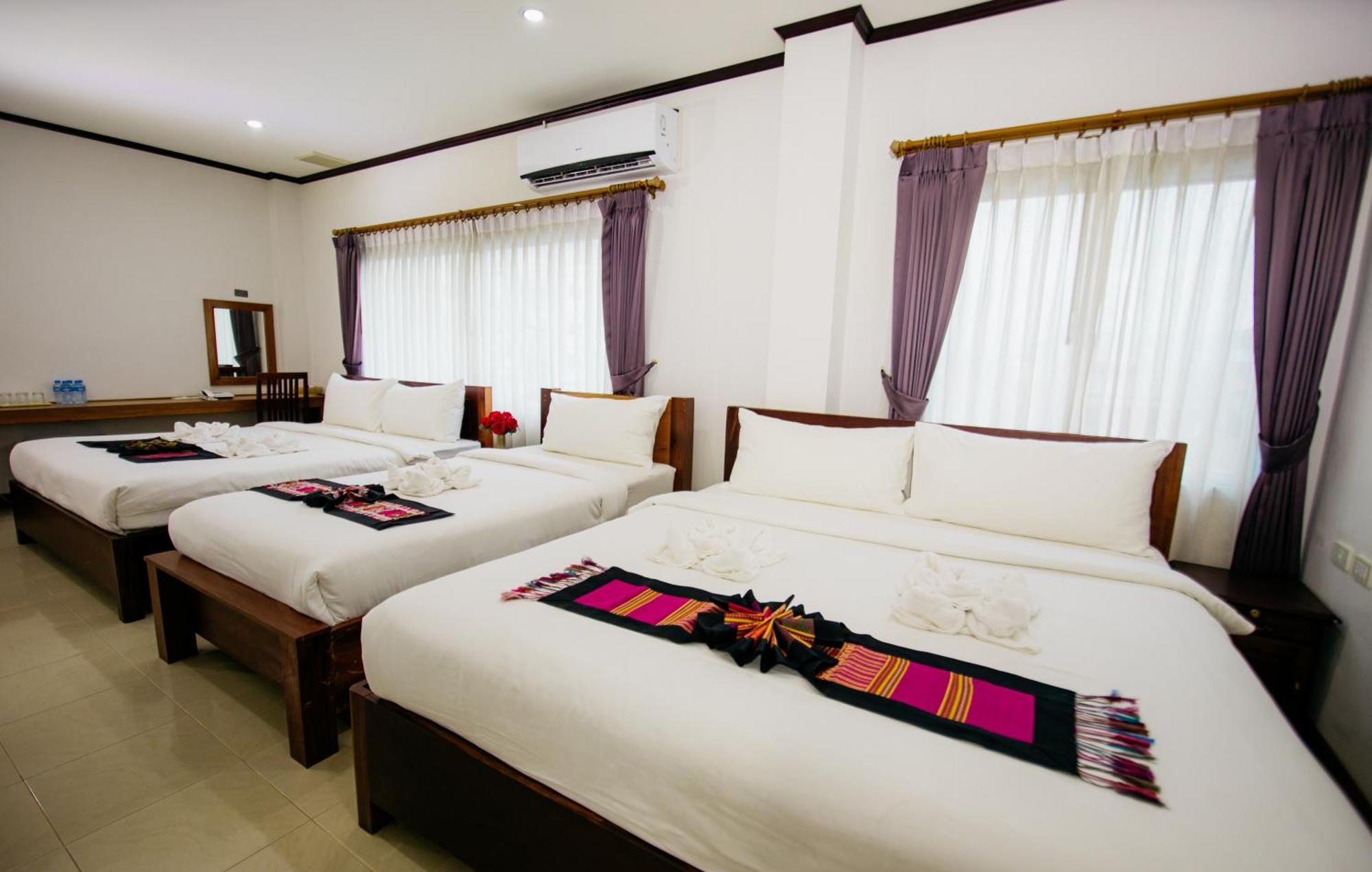 Sisombat Plaza Hotel Vang Vieng Exterior foto