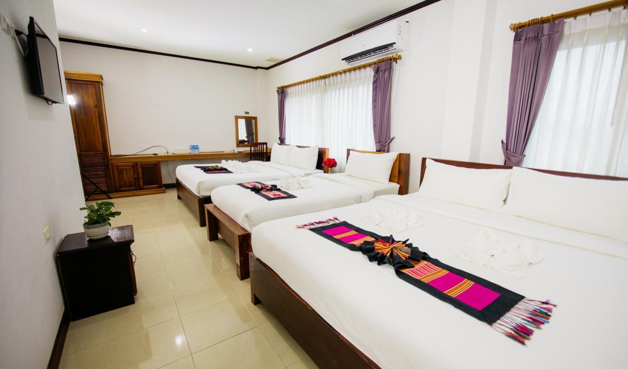 Sisombat Plaza Hotel Vang Vieng Exterior foto