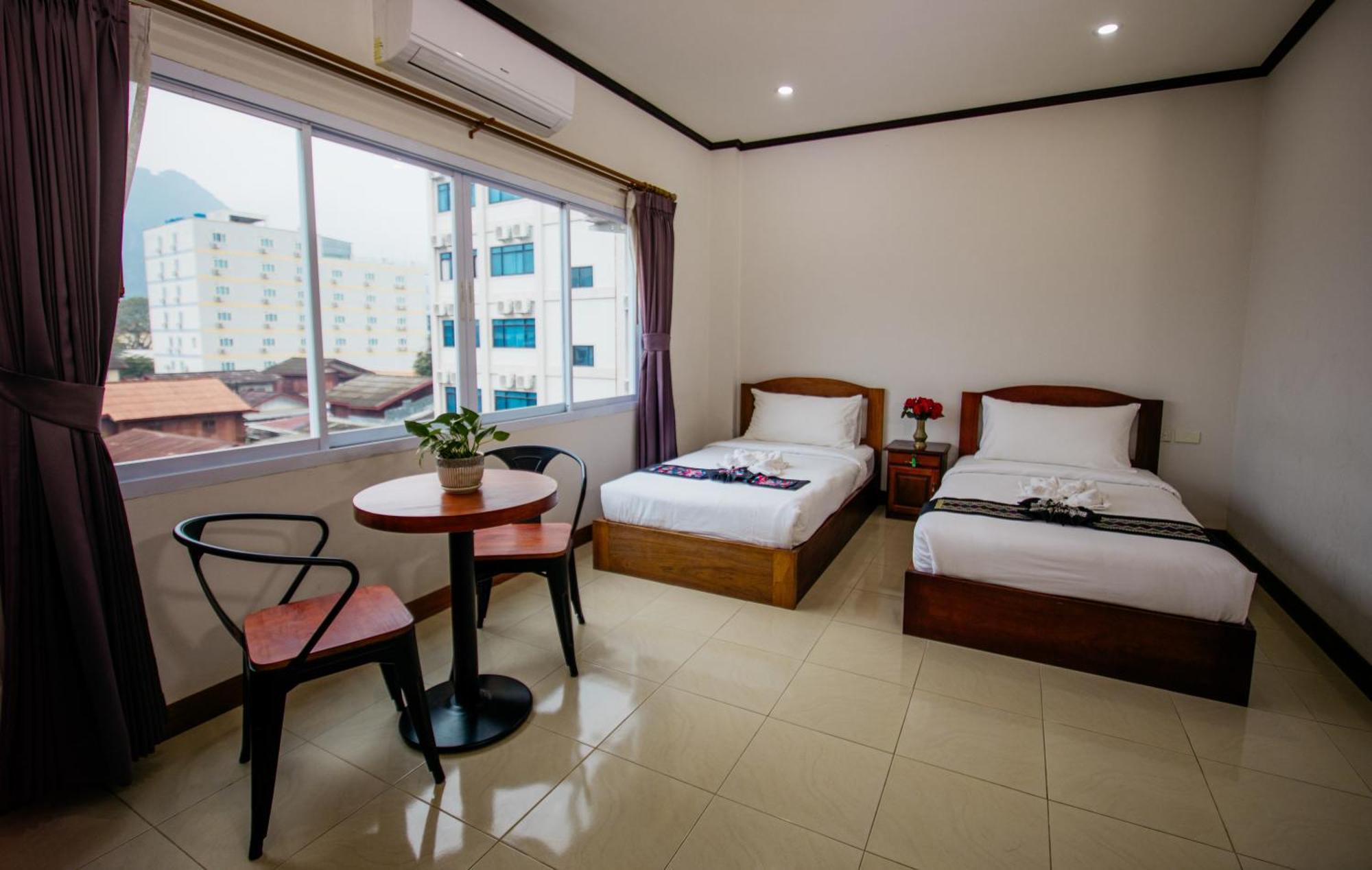 Sisombat Plaza Hotel Vang Vieng Exterior foto