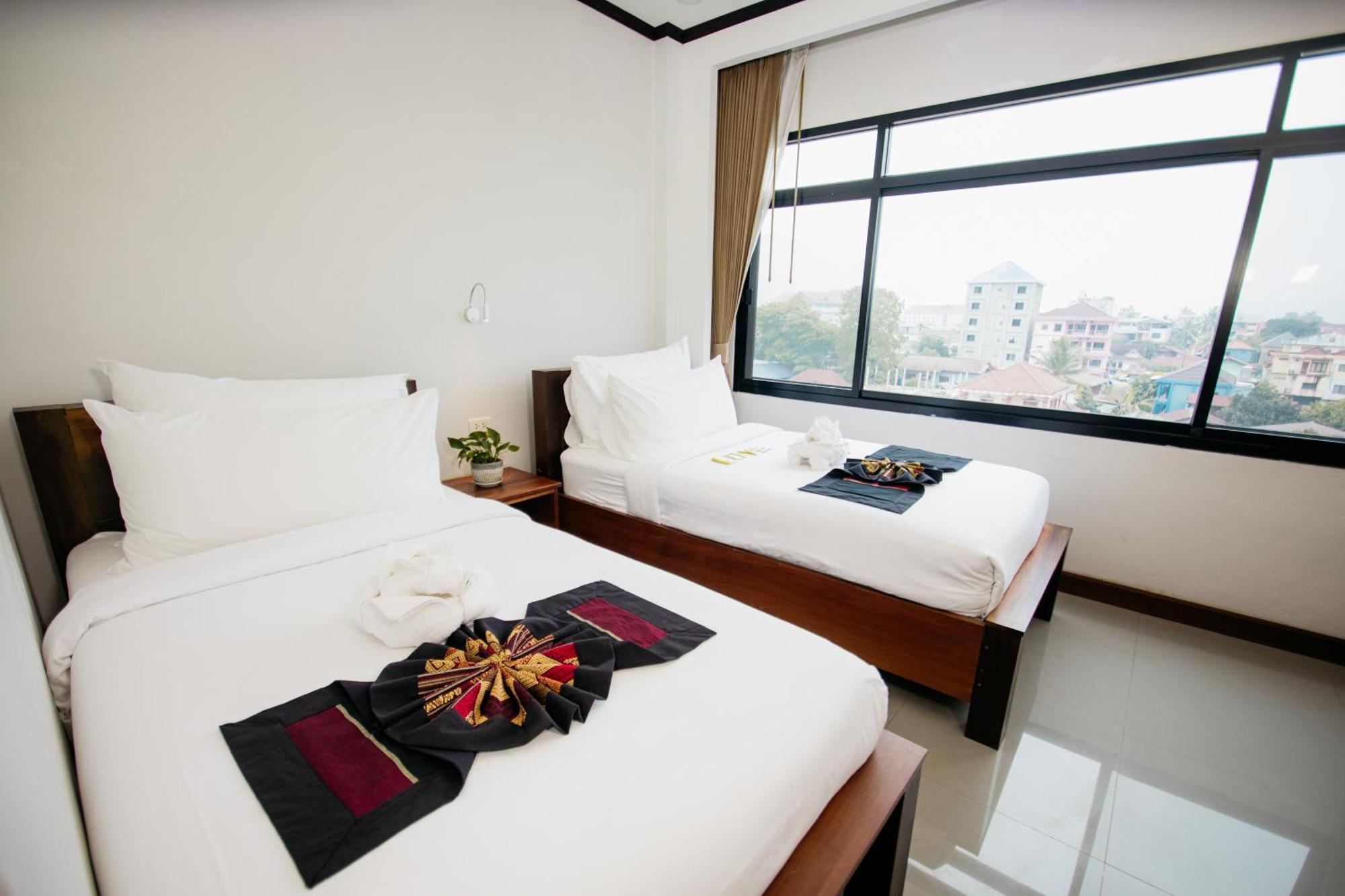 Sisombat Plaza Hotel Vang Vieng Exterior foto