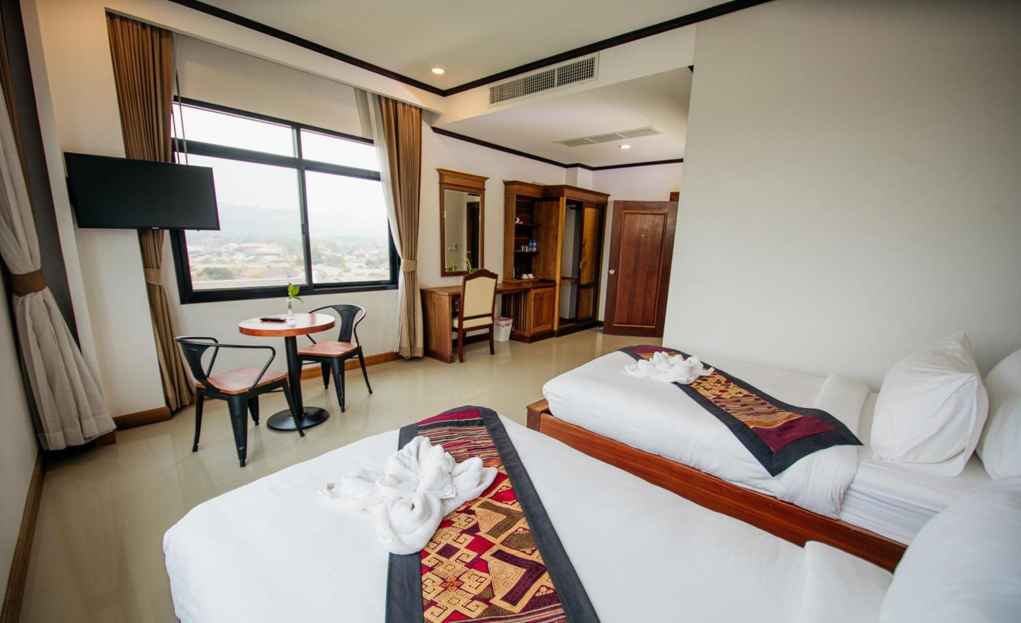 Sisombat Plaza Hotel Vang Vieng Exterior foto