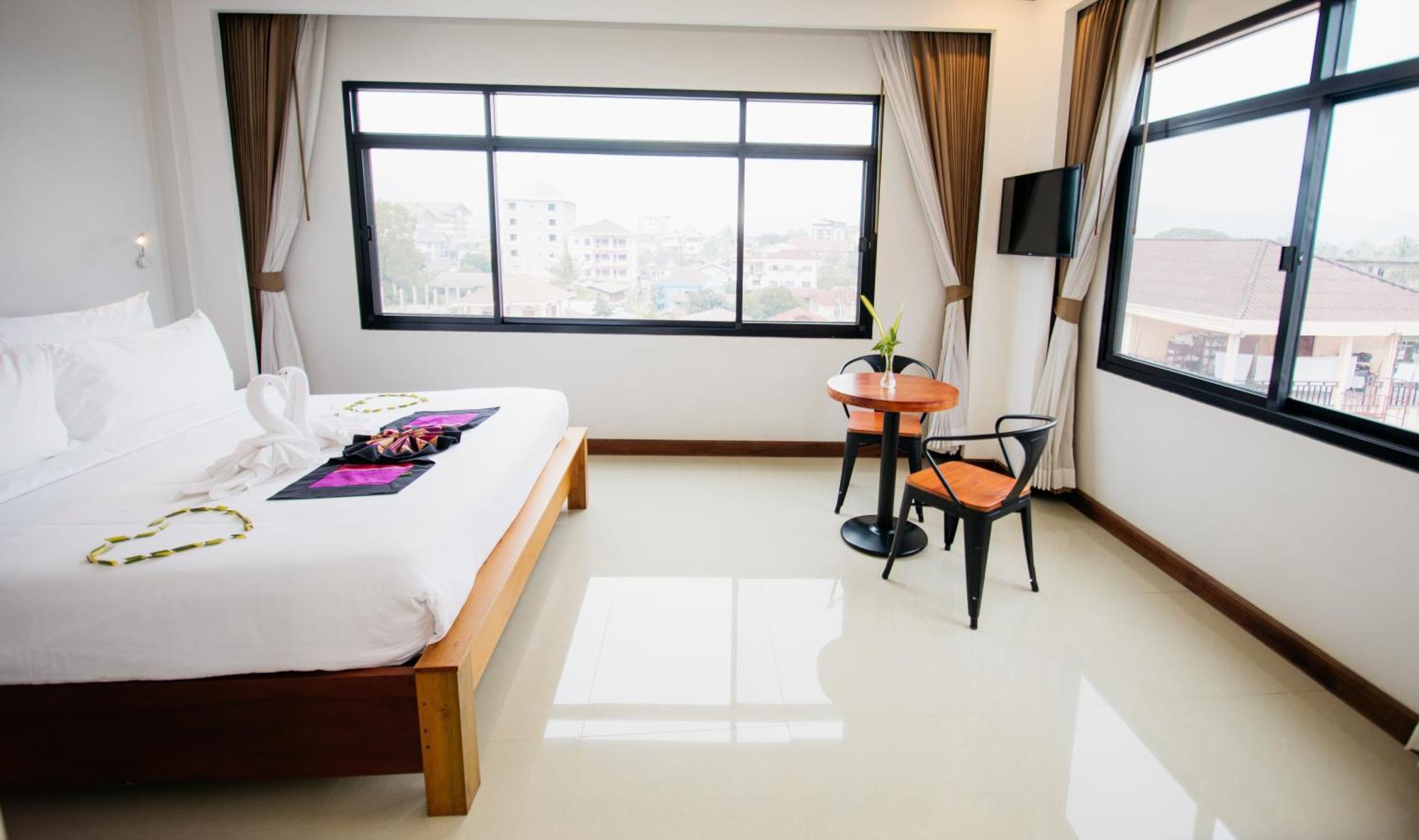 Sisombat Plaza Hotel Vang Vieng Exterior foto