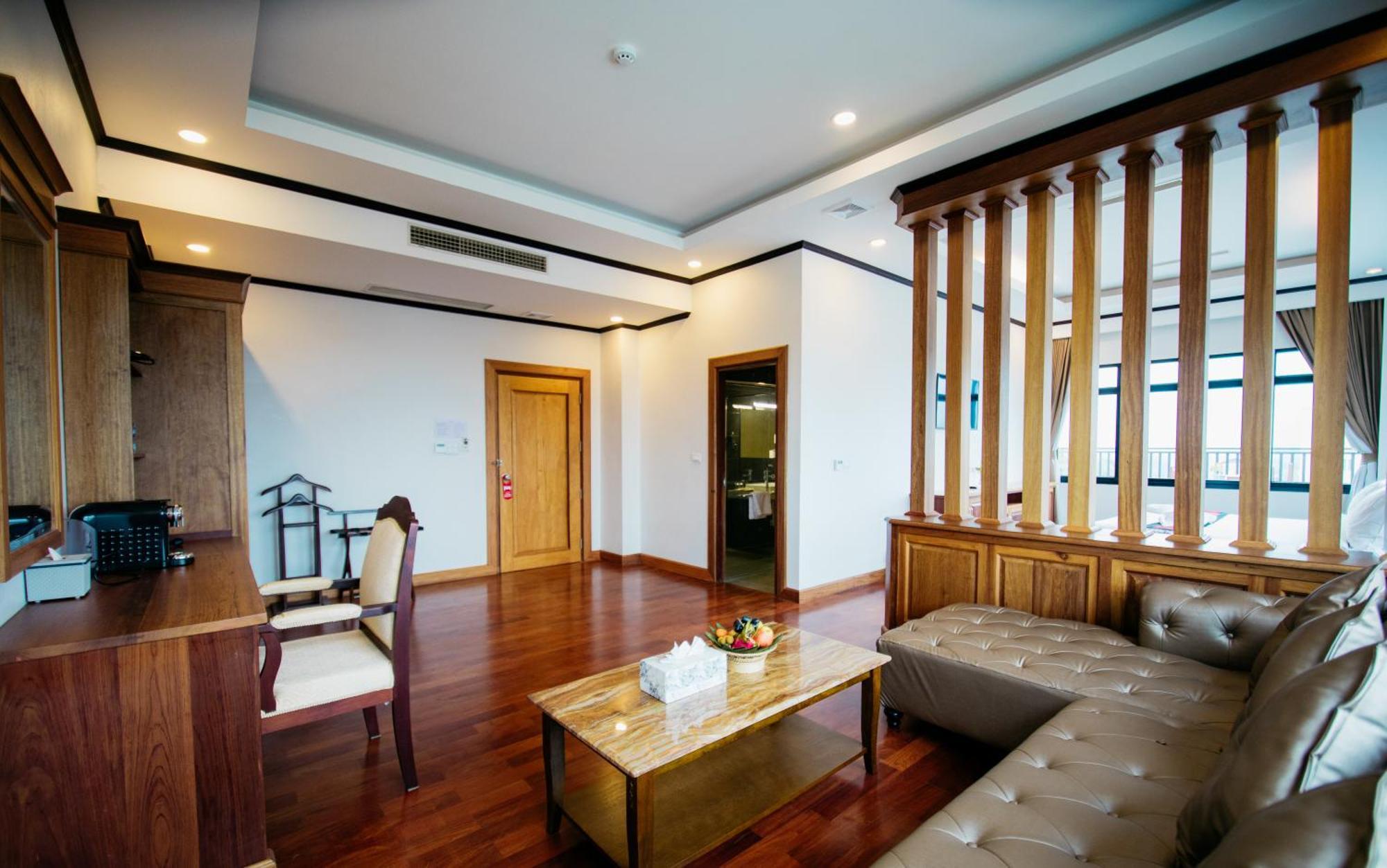 Sisombat Plaza Hotel Vang Vieng Exterior foto